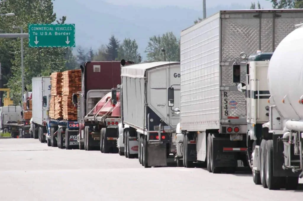 trucks-crossing-border